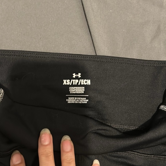 Under armor compression leggings - Picture 2 of 2